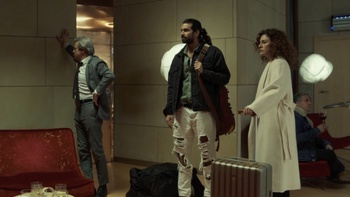 Maletas Gabol en ‘El cuarto pasajero’, la nueva película de Álex de la Iglesia